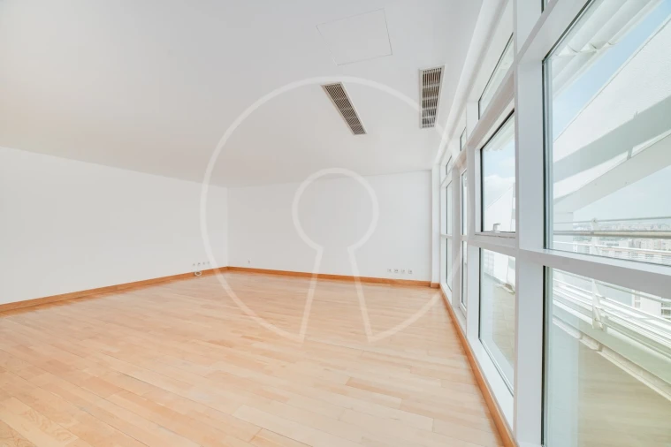 Apartamento T3 para Arrendamento em Parque das Nações Foto 5