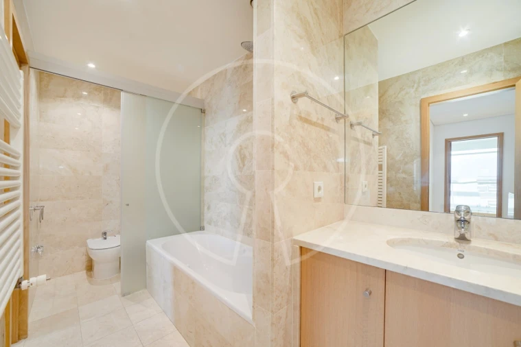 Apartamento T3 para Arrendamento em Parque das Nações Foto 25