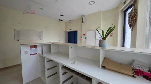 Loja para Arrendamento em Parque das Nações