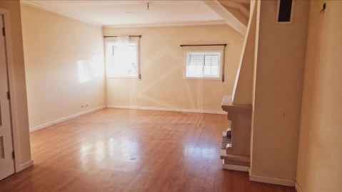 Apartamento T1 para Venda em Aradas