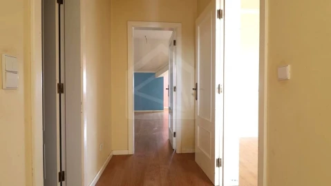 Apartamento T1 para Venda em Aradas