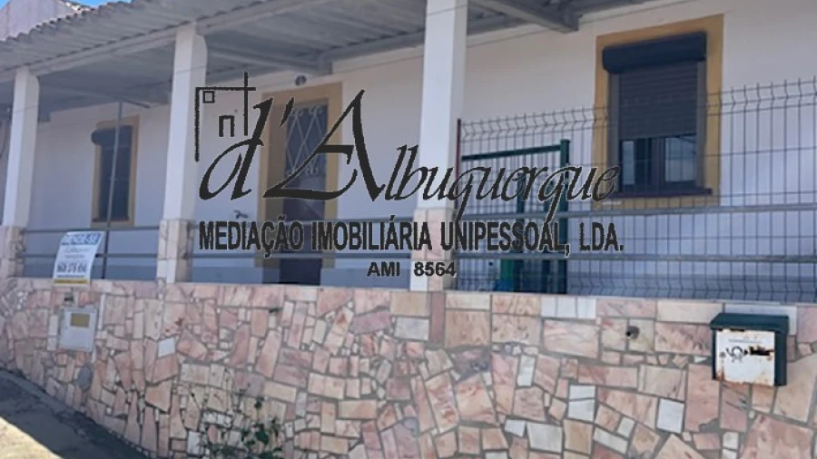 Moradia T2 para Venda em Aldeia Velha