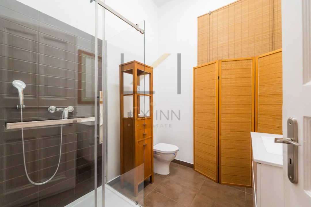 Apartamento T6 para Venda em Santo António Foto 24
