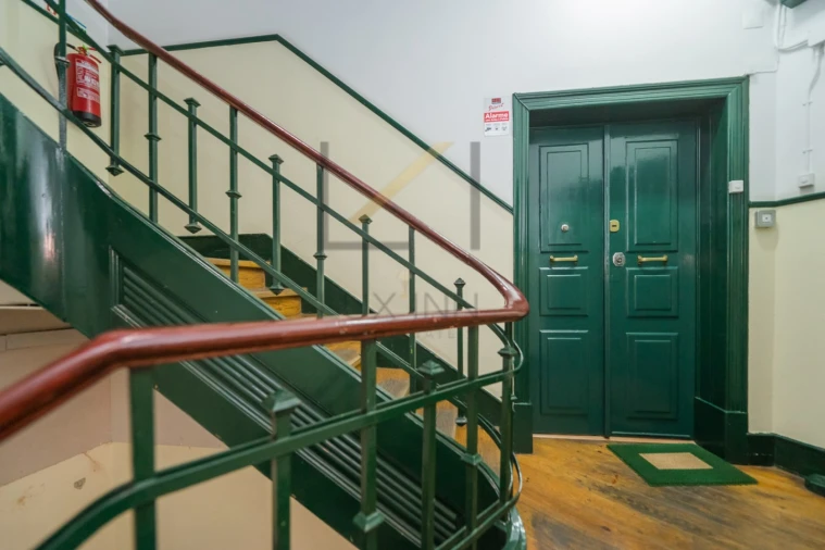 Apartamento T6 para Venda em Santo António Foto 45