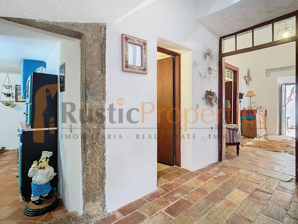 Moradia T4 para Venda em Santa Barbara de Nexe Foto 16