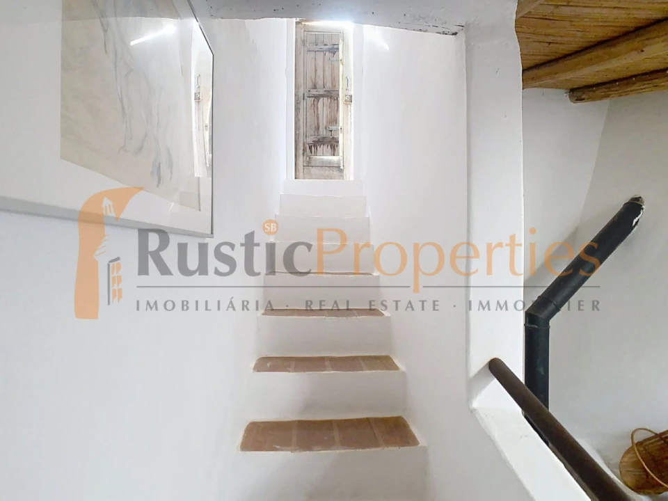 Moradia T4 para Venda em Santa Barbara de Nexe Foto 18