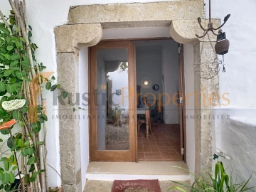 Moradia T4 para Venda em Santa Barbara de Nexe