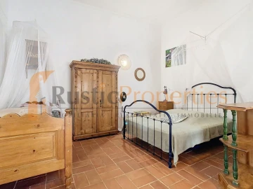 Moradia T4 para Venda em Santa Barbara de Nexe