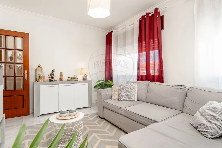 Apartamento T2 para Venda em Quinta do Conde Foto 2