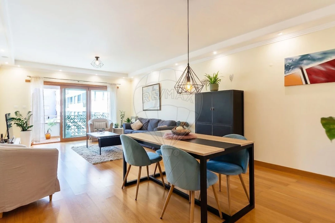 Apartamento T3 para Venda em São Domingos de Rana Foto 1