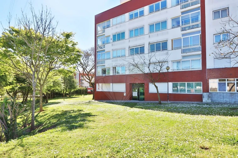 Apartamento T3 para Venda em São Domingos de Rana Foto 30