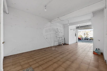 Garagem para Arrendamento em Queluz e Belas