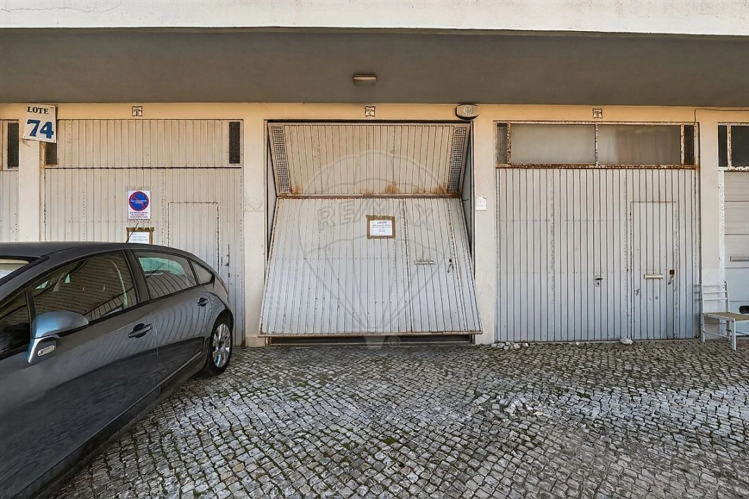 Garagem para Arrendamento em Queluz e Belas Foto 2