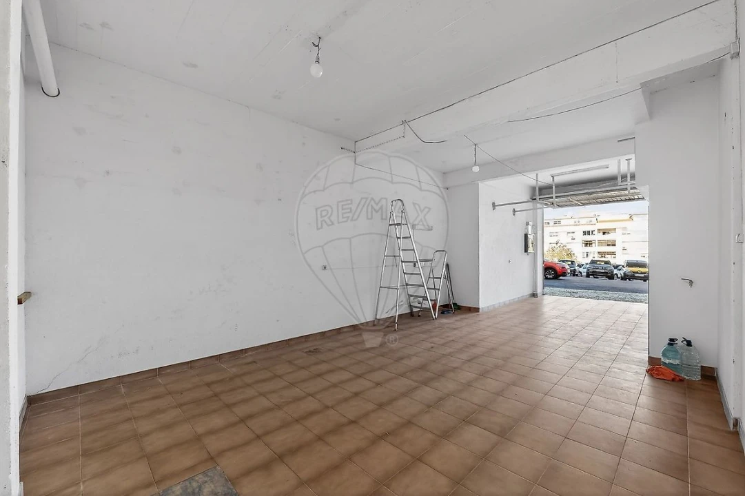 Garagem para Arrendamento em Queluz e Belas Foto 3