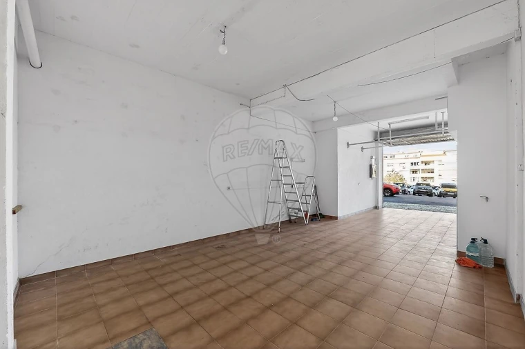 Garagem para Arrendamento em Queluz e Belas Foto 3