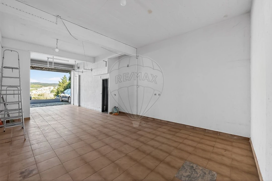 Garagem para Arrendamento em Queluz e Belas Foto 1