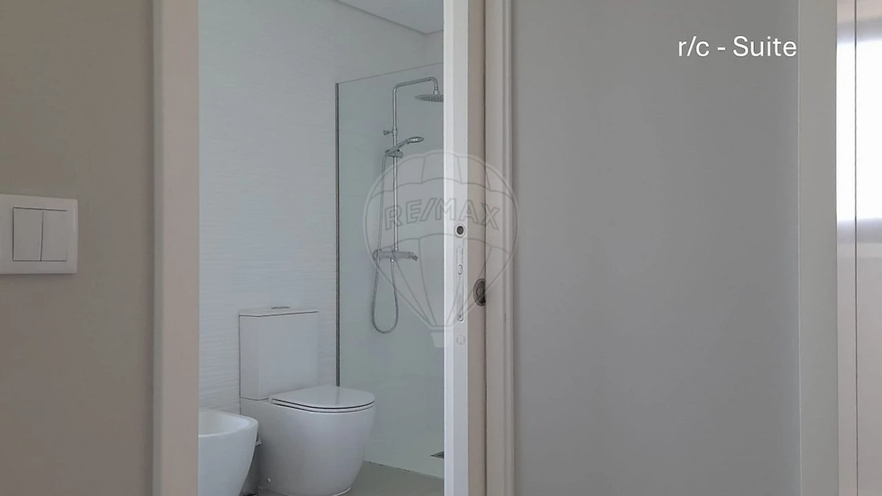 Moradia T3 para Venda em Salreu Foto 33