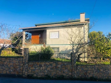 Moradia T2 para Venda em Santo Quintino