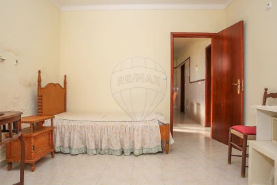 Moradia T2 para Venda em Santo Quintino