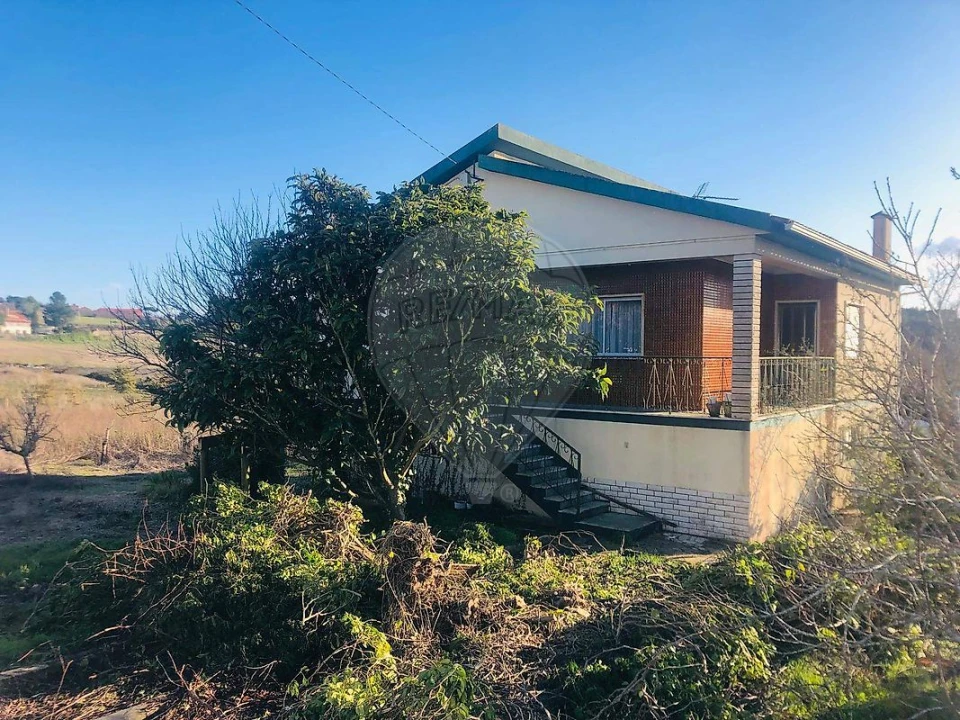 Moradia T2 para Venda em Santo Quintino Foto 1