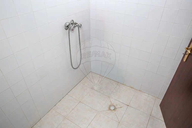 Moradia T2 para Venda em Santo Quintino Foto 31