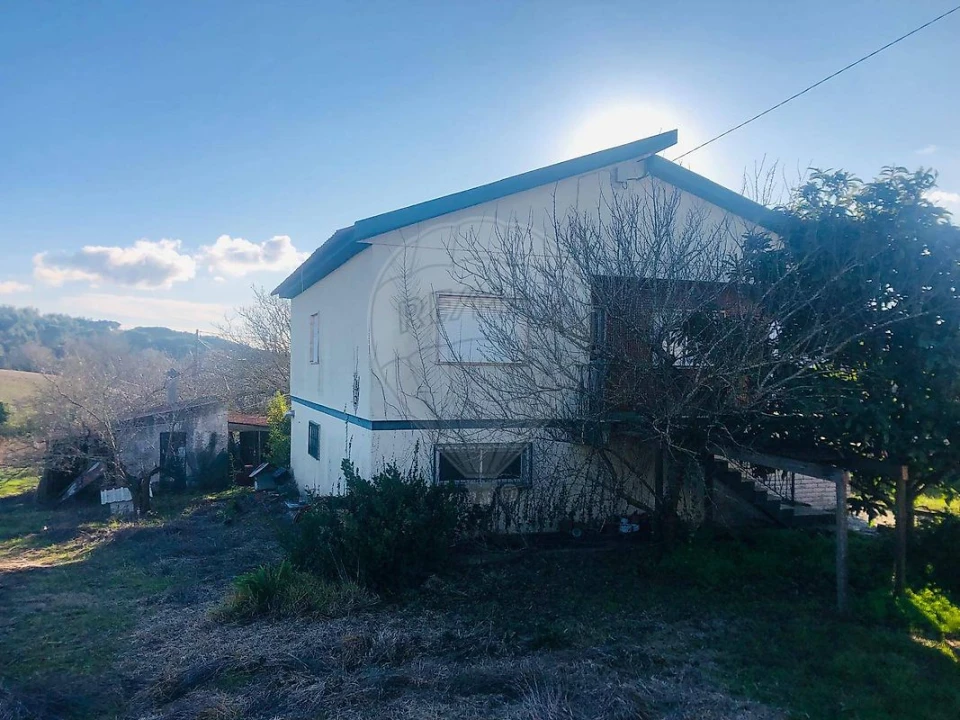 Moradia T2 para Venda em Santo Quintino Foto 2