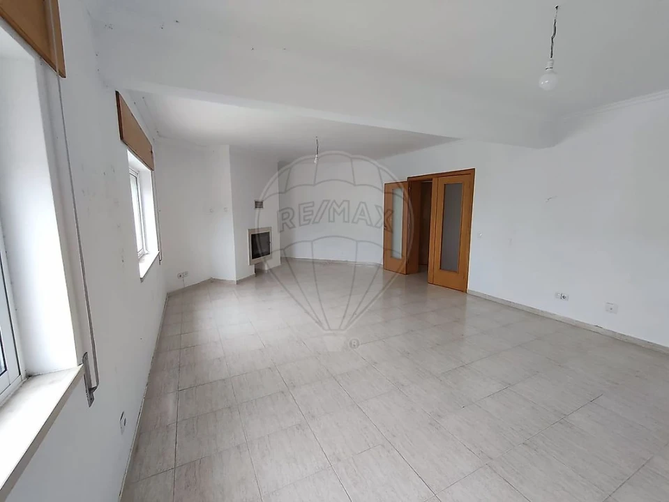 Apartamento T3 para Venda em Azambuja Foto 4