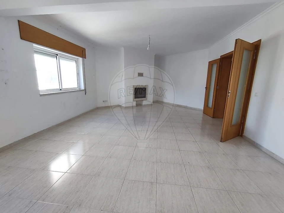 Apartamento T3 para Venda em Azambuja Foto 8
