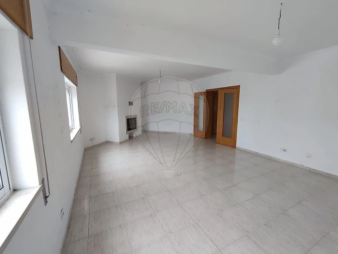 Apartamento T3 para Venda em Azambuja Foto 4