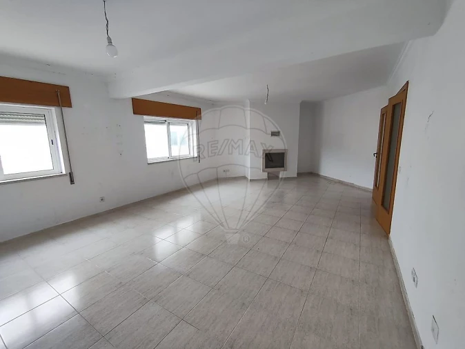 Apartamento T3 para Venda em Azambuja Foto 17