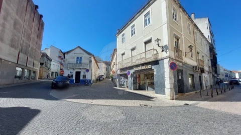 Apartamento T1 para Arrendamento em Rio Maior