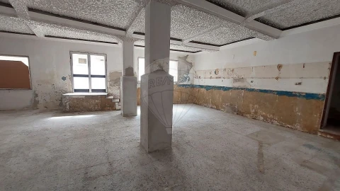 Apartamento T1 para Arrendamento em Rio Maior