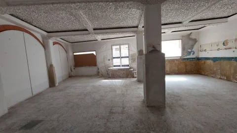 Apartamento T1 para Arrendamento em Rio Maior