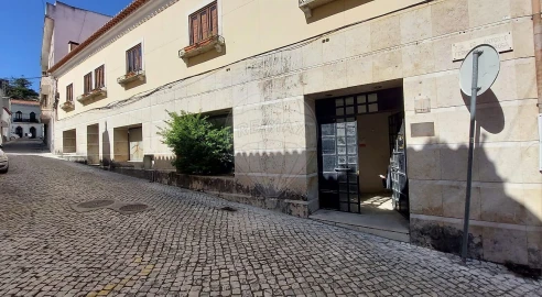 Apartamento T1 para Arrendamento em Rio Maior