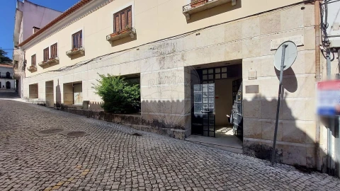 Apartamento T1 para Arrendamento em Rio Maior