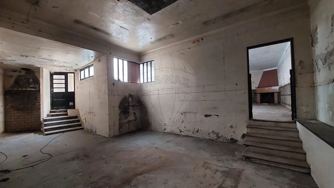 Apartamento T1 para Arrendamento em Rio Maior Foto 12