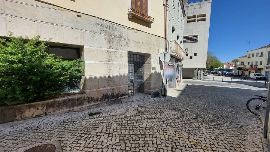 Apartamento T1 para Arrendamento em Rio Maior Foto 47