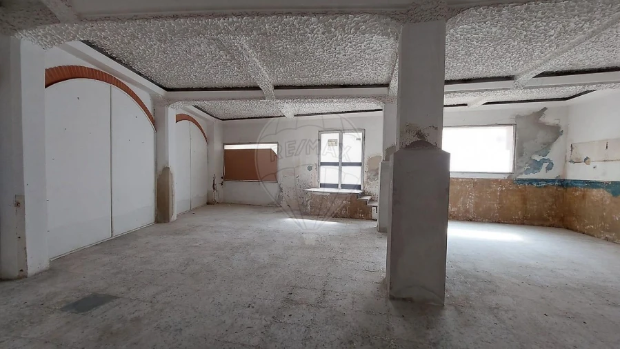 Apartamento T1 para Arrendamento em Rio Maior Foto 8