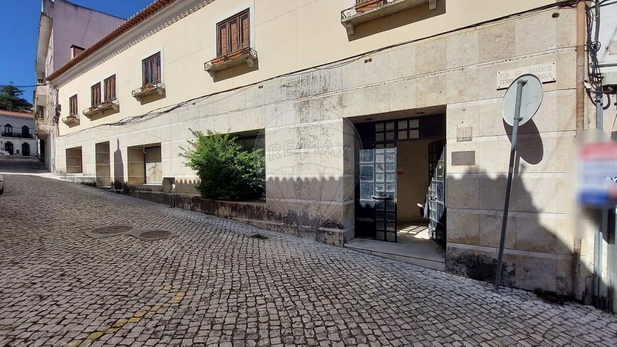 Apartamento T1 para Arrendamento em Rio Maior Foto 42