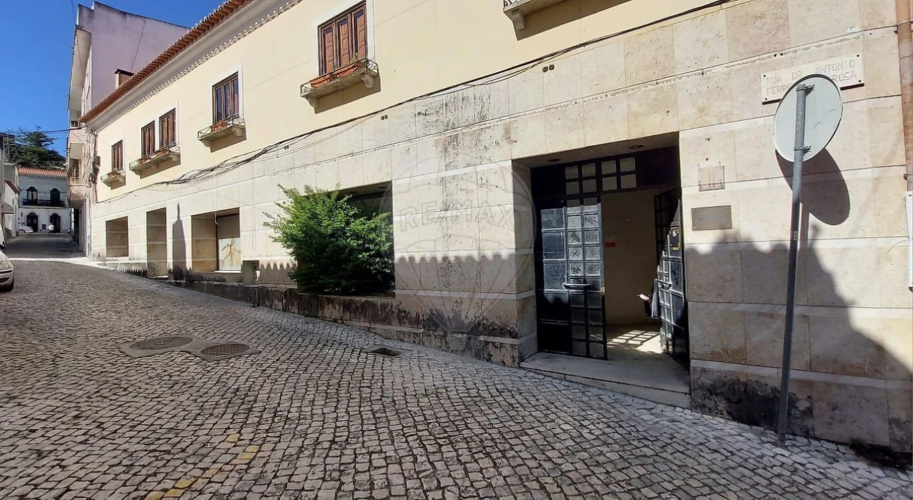 Apartamento T1 para Arrendamento em Rio Maior Foto 3