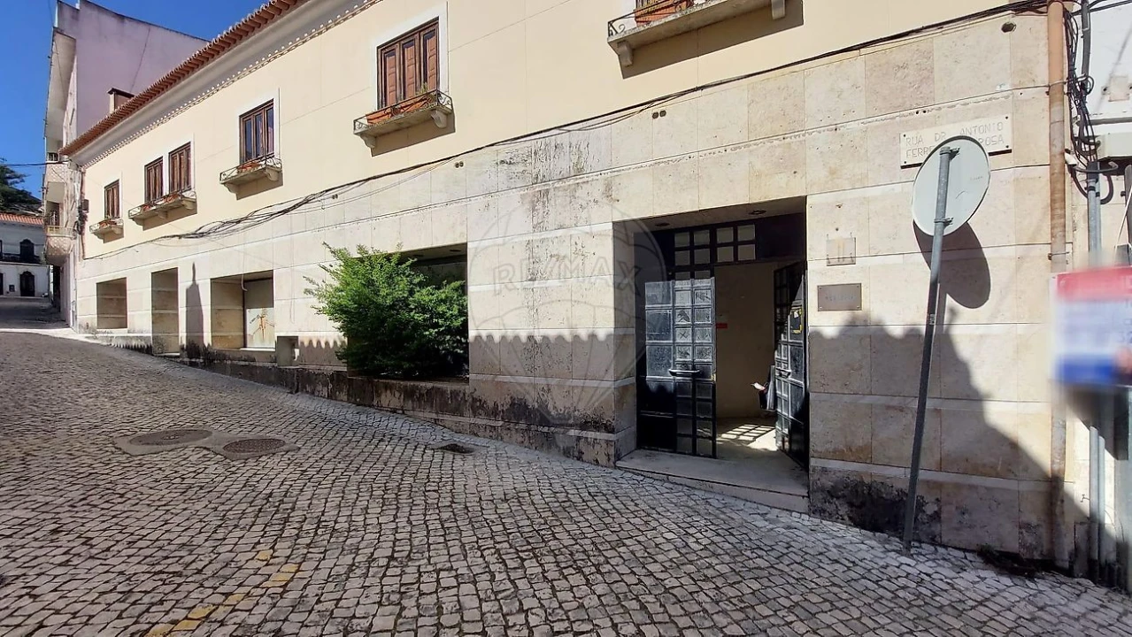 Apartamento T1 para Arrendamento em Rio Maior Foto 40