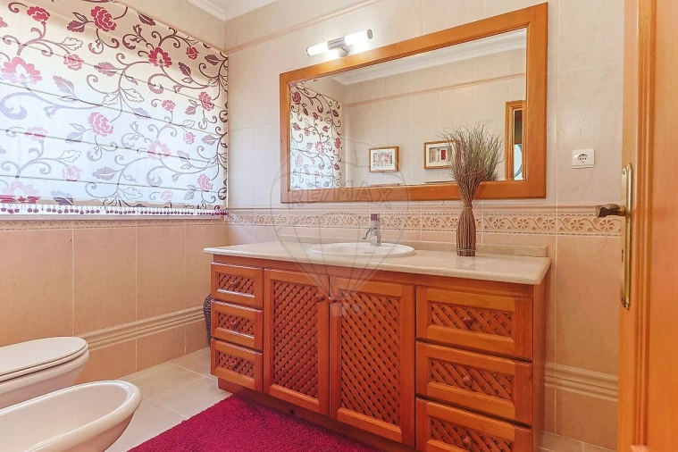 Moradia T4 para Venda em Tavarede Foto 4