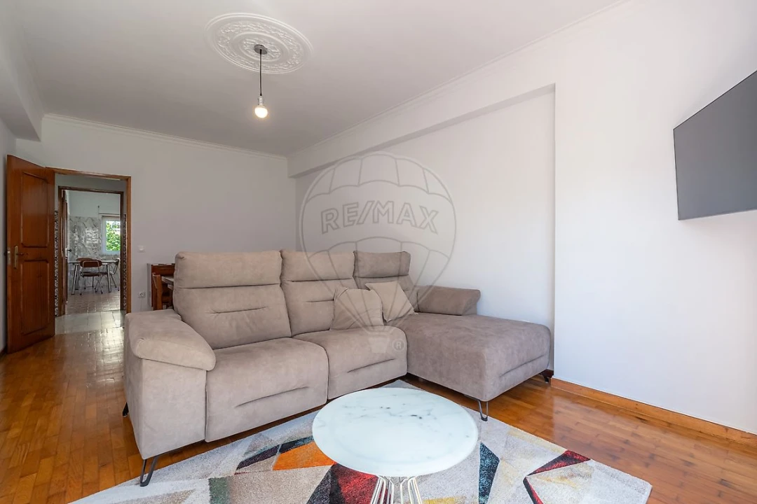 Apartamento T2 para Arrendamento em Santo Antonio dos Olivais Foto 32