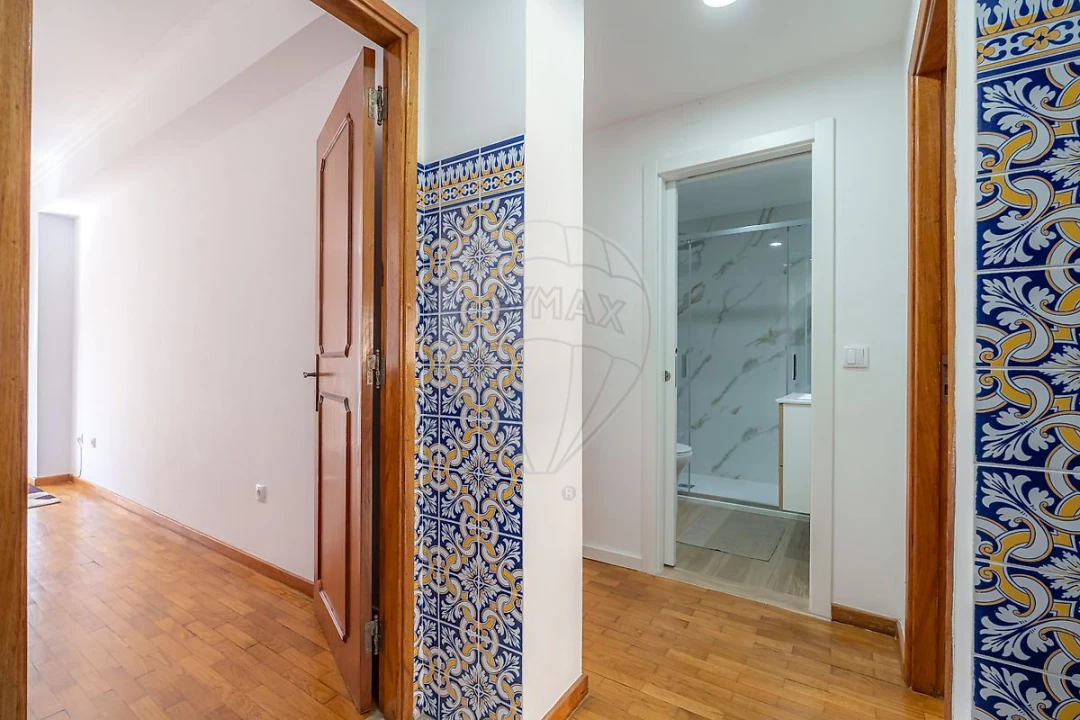 Apartamento T2 para Arrendamento em Santo Antonio dos Olivais Foto 4