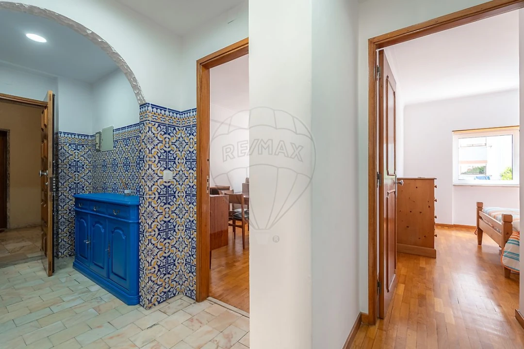 Apartamento T2 para Arrendamento em Santo Antonio dos Olivais Foto 16