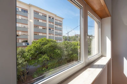 Apartamento T2 para Arrendamento em Santo Antonio dos Olivais