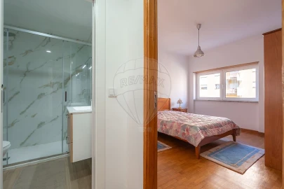 Apartamento T2 para Arrendamento em Santo Antonio dos Olivais