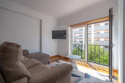 Apartamento T2 para Arrendamento em Santo Antonio dos Olivais