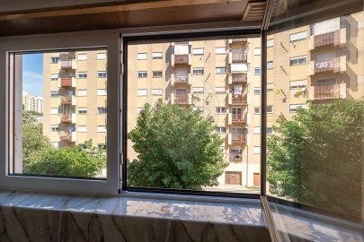 Apartamento T2 para Arrendamento em Santo Antonio dos Olivais