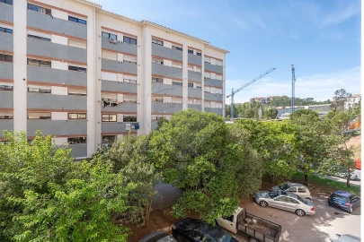 Apartamento T2 para Arrendamento em Santo Antonio dos Olivais